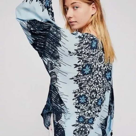 FREE PEOPLE Birds Of A Feather Floral Blue Women's Blouse SIZE XS - Picture 3 of 12